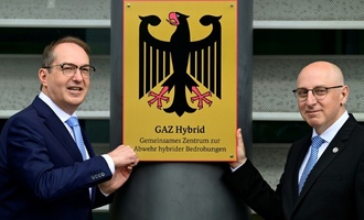 Dobrindt verteidigt Geheimdienstreform - Kritik an massiver Ausweitung der Befugnisse