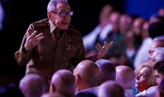 Raúl Castro zeigt sich bei Gedenken an Bruder Fidel erstmals seit Monaten öffentlich