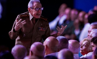 Raúl Castro zeigt sich bei Gedenken an Bruder Fidel erstmals seit Monaten öffentlich