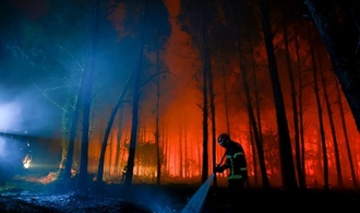 Waldbrand im Südwesten Frankreichs erfasst 1100 Hektar Land