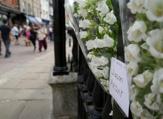 Zehntausende fordern Untersuchung von Gründen für Tod von Cambridge-Professor Arday