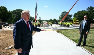 Trump präsentiert neuen Hubschrauber-Landeplatz am Weißen Haus
