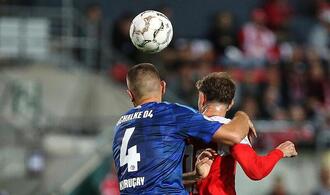 DFB-Pokal: Schalke gewinnt in Halle erst nach Verlängerung