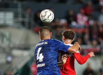 DFB-Pokal: Schalke gewinnt in Halle erst nach Verlängerung