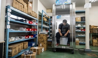 Kühlschrank für Menschen soll japanische Arbeiter vor Hitze schützen
