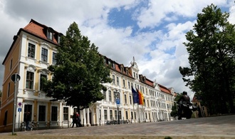 Gegen Rassismus und für Demokratie: Migranten in Sachsen-Anhalt schließen Geschäfte
