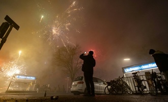Silvesterrakete in Berliner Wohnung geschossen: Neue Verhandlung gegen Influencer