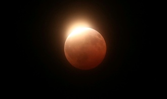 Partielle Mondfinsternis in Deutschland vielerorts von Wolken verdeckt