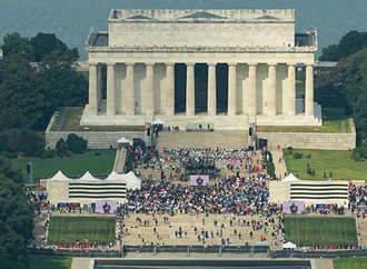 ''Marsch auf Washington'': Hunderte demonstrieren gegen Wahlrechtseinschränkungen durch Trump