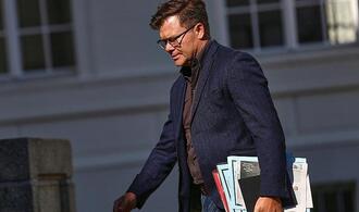 Schneider hält an Grundgesetzänderung für Klimaanpassung fest