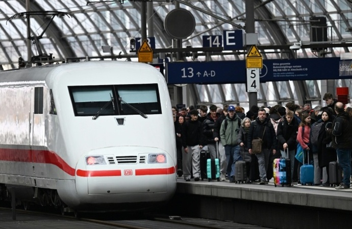 ''Bild am Sonntag'': Bahn investiert 210 Millionen Euro in ''XXL-Waschprogramm''