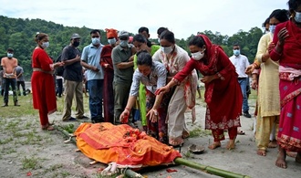 Zahl der Toten nach Sturzflut steigt in Nepal auf mindestens 903