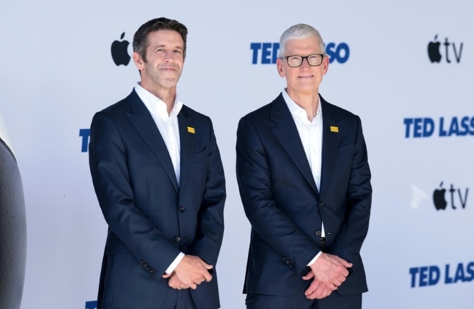 Apple-Chef Tim Cook übergibt an seinen Nachfolger John Ternus