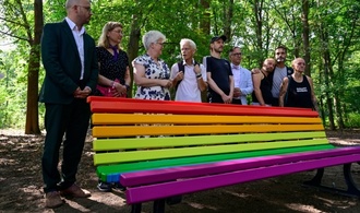 Gedenkort nach CSD-Anschlag: Regenbogenbank in Berliner Tiergarten zerstört