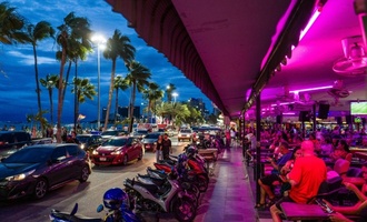 Nach zehn Monaten auf See: Crew der ''USS Abraham Lincoln'' geht in Thailand von Bord