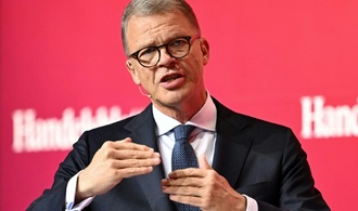 ''Gift für die Wirtschaft'': Deutsche-Bank-Chef Sewing warnt vor AfD-Regierung