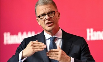 ''Gift für die Wirtschaft'': Deutsche-Bank-Chef Sewing warnt vor AfD-Regierung