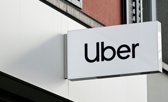Uber streicht weltweit jede zehnte Stelle und stellt Betrieb in Nigeria und Uganda ein