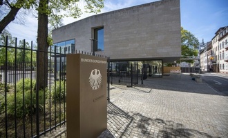 Fernsehen im Seniorenheim: Weiterleiten von Programm in Zimmer laut BGH rechtens