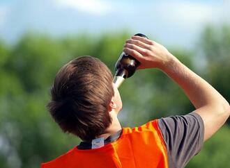 Weniger junge Menschen trinken Alkohol