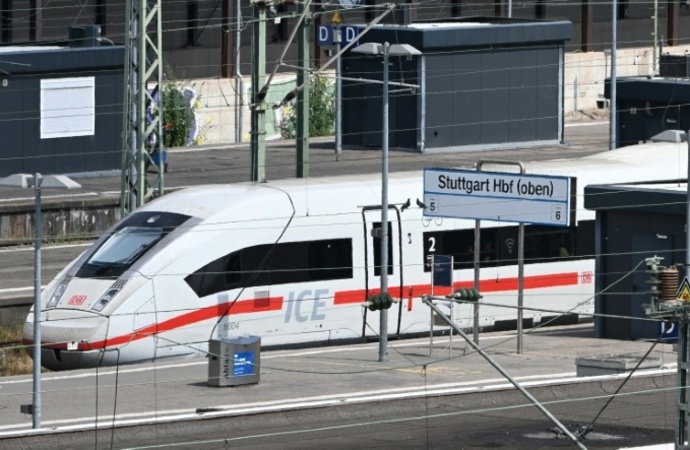 Pünktlichkeit im DB-Fernverkehr im August kaum verbessert