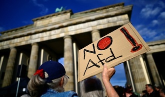 Schuss aus Druckluftwaffe verletzt Demonstrant in Halle: Staatsschutz ermittelt