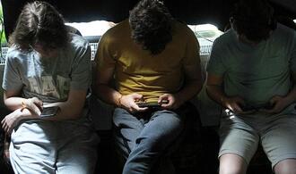 Prien drängt auf Altersbeschränkung für Social Media