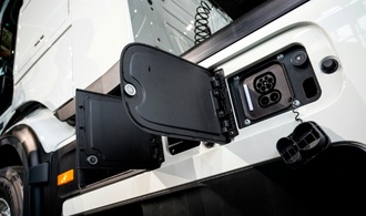 E-Lkw von Mercedes-Benz sollen Amazons Transportnetzwerk nachhaltiger machen
