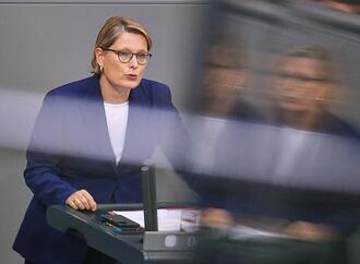 Hubig erinnert Beamte in Sachsen-Anhalt an Remonstrationspflicht
