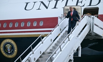 US-Präsident Trump zu zweitägigem Besuch in Irland eingetroffen