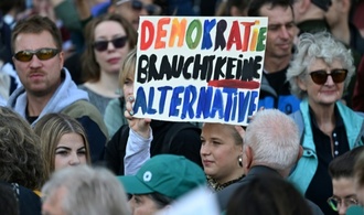 Zehntausende Menschen protestieren bundesweit gegen Rechtsextremismus und AfD