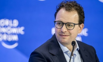 Anthropic-Chef fordert langsameres Tempo bei KI-Entwicklung - Musk und Altman stimmen zu