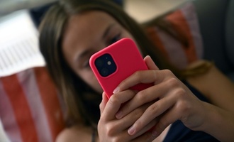 Kinderschutzbund gegen pauschale Zugangsbeschränkungen bei Social Media