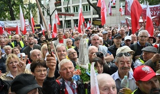 Konflikt um Verfassungsgericht: Rechte Opposition demonstriert in Warschau