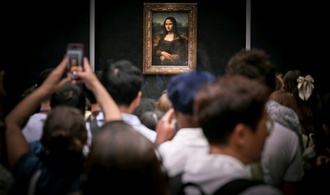 Bilder nahe der Mona Lisa aufgehängt: Deutsche im Louvre festgenommen
