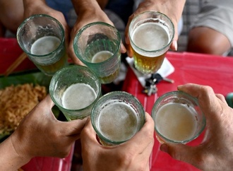 RKI: Drittel der Erwachsenen trinkt mindestens drei alkoholische Getränke pro Woche