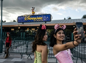 Kinder zum Stehlen nach Disneyland geschickt: Haftstrafen für Angeklagte