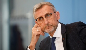 SPERRFRIST FREITAG 00.01 UHR: Sachsens Innenminister stellt Grundrecht auf Asyl in Frage