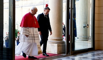 Papst bedankt sich bei Macron und Bauleuten für Wiederaufbau von Notre-Dame