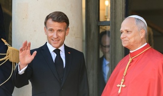 Papst Leo XIV. warnt in Frankreich vor ''Wettrüsten''