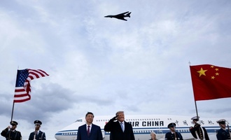 Trump postete höchstwahrscheinlich KI-retuschiertes Bild von Xis Staatsbesuch
