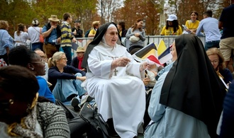 Hunderttausende strömen in Paris zur Freiluft-Messe mit Papst Leo XIV.