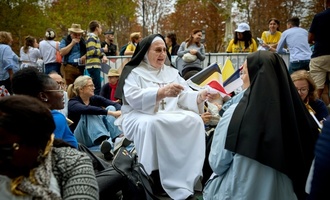 Hunderttausende strömen in Paris zur Freiluft-Messe mit Papst Leo XIV.