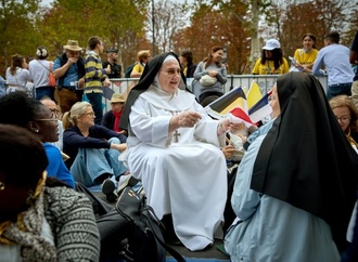 Hunderttausende strömen in Paris zur Freiluft-Messe mit Papst Leo XIV.