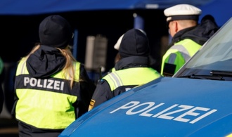 Toter in Grundstückseinfahrt in Bayern entdeckt - Kriminalpolizei ermittelt