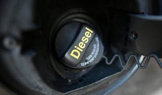 Aus Lastwagen und Kran abgezapft: Dieseldiebe erbeuten 6000 Liter in Bremen