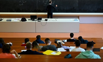 Professoren an deutschen Universitäten nehmen weniger Drittmittel ein