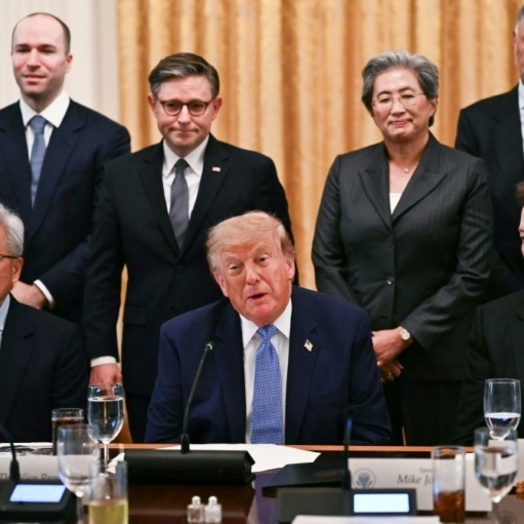 Tippfehler in Trumps Abkommen für ''Superintelligenz'' sorgt für Spott