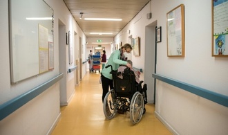 Pflege-Löhne steigen bundesweit um 3,4 Prozent - Kassen mahnen rasche Reform an