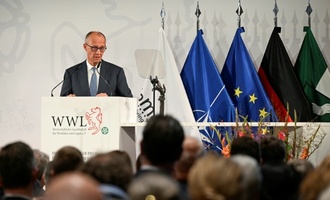 Friedenspreis für Nato: Merz warnt vor Spaltung durch Russland und ''Parolen der AfD''